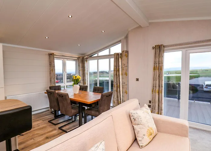 Semesterbostad Holly *